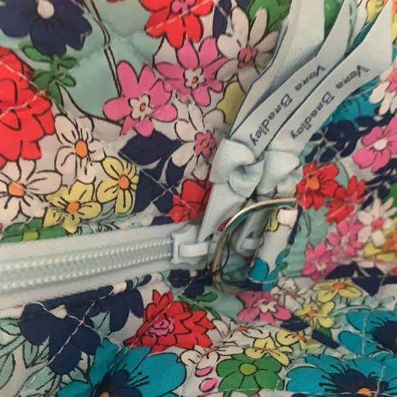 NWT Vera Bradley grand traveler duffel bag far out floral - Picture 6 of 8